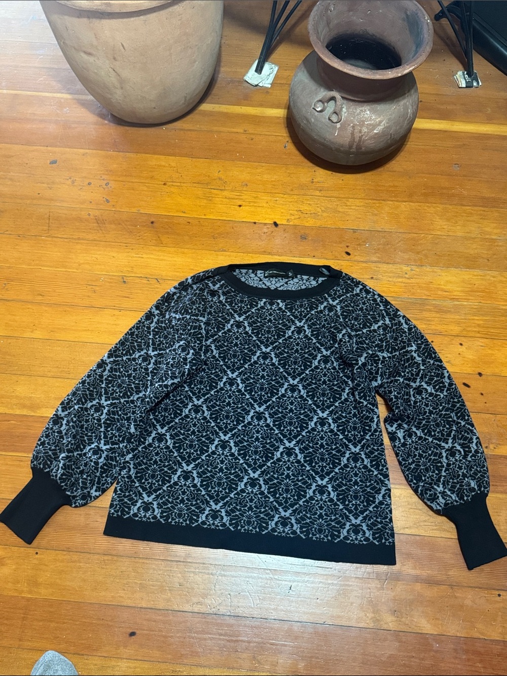 New York & Company Black and Gray Patterned Crewneck Sweater